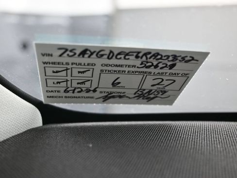 Used 2024 Tesla Model Y Long Range AWD/4WD image 3