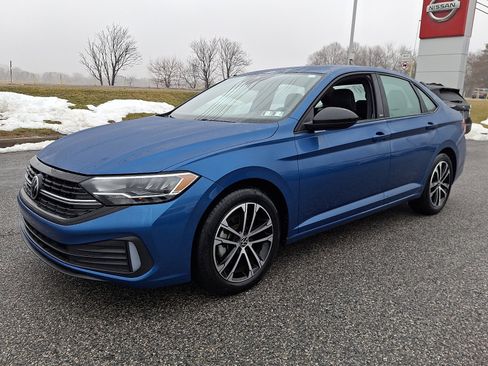 Used 2024 Volkswagen Jetta Sport image 4