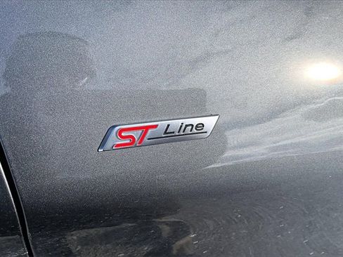 Used 2025 Ford Explorer ST-Line w/ ST-Line Street Pack image 14