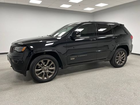Used 2017 Jeep Grand Cherokee Limited 75th Anniversary AWD/4WD image 6