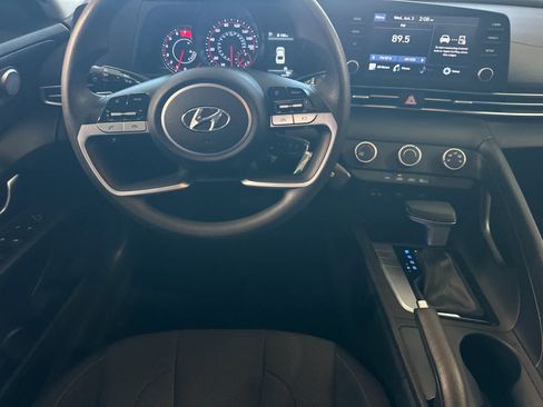 Used 2023 Hyundai Elantra SE FWD image 15