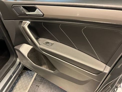 Certified 2023 Volkswagen Tiguan SE FWD image 12