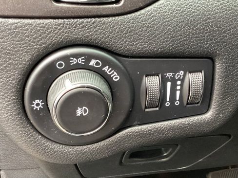 Used 2022 Jeep Cherokee Trailhawk image 14