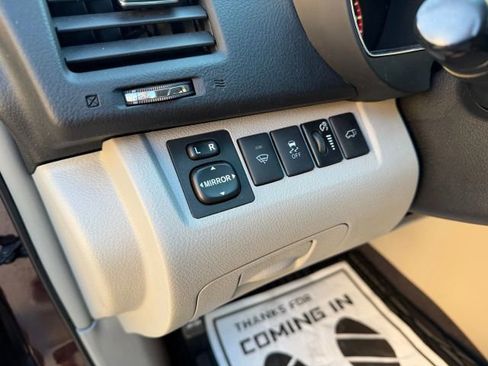 Used 2011 Toyota Highlander SE image 22