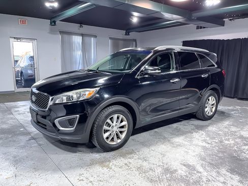 Used 2016 Kia Sorento LX image 4