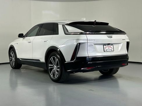 Used 2024 Cadillac Lyriq Luxury w/ LPO, Floor Liner Package AWD/4WD image 5