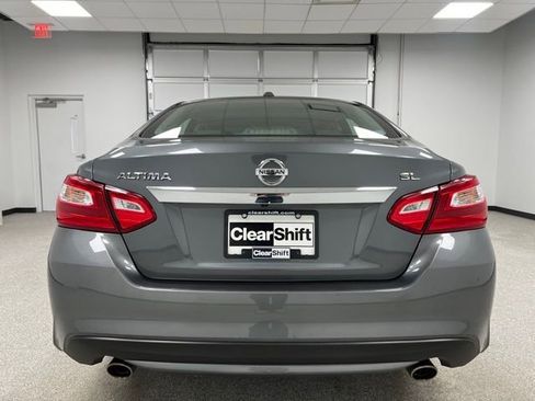 Used 2017 Nissan Altima 2.5 SL w/ Moonroof Package FWD image 9