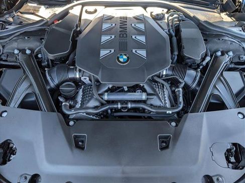 Used 2023 BMW 760i xDrive w/ Executive Package image 25