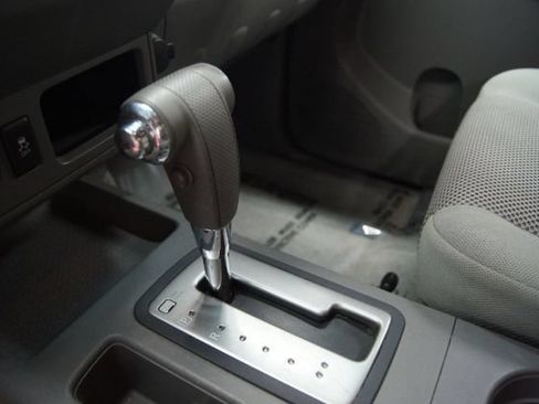 Used 2013 Nissan Frontier SV RWD image 6