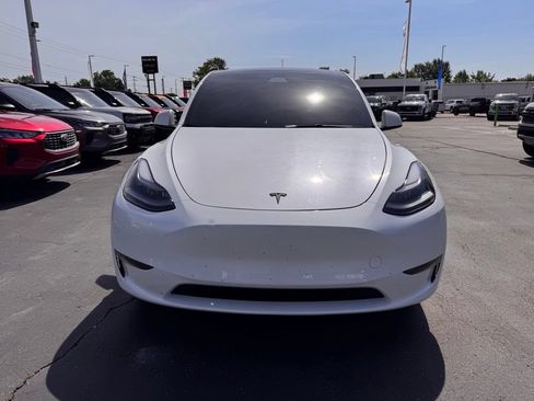 Used 2024 Tesla Model Y Long Range AWD/4WD image 2
