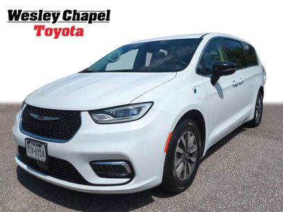 Used 2024 Chrysler Pacifica Limited