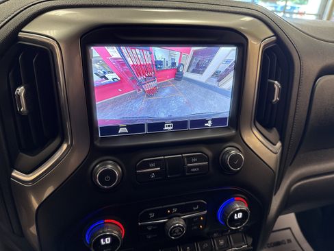 Used 2021 Chevrolet Silverado 1500 LTZ AWD/4WD image 32