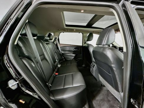 Used 2022 Nissan Rogue SV w/ SV Premium Package AWD/4WD image 27