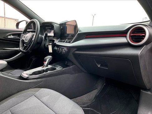 Used 2025 Chevrolet Trax RS image 13