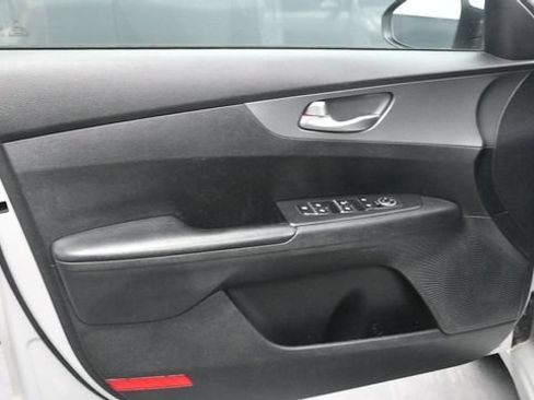 Used 2019 Kia Forte LXS FWD image 16