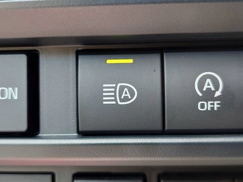 Used 2025 Toyota Tundra Limited AWD/4WD image 39