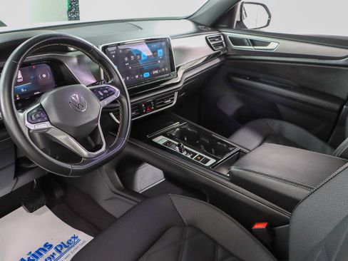 Used 2024 Volkswagen Atlas Cross Sport SE FWD image 23