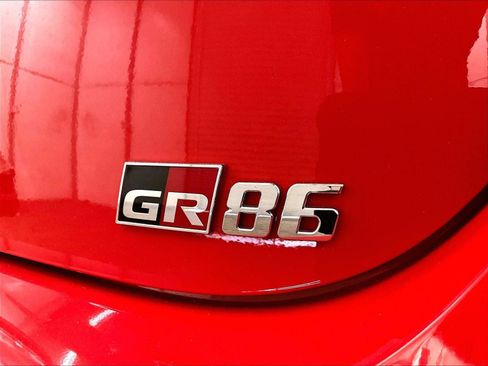 Used 2023 Toyota GR86 w/ ALL Weather Mat Package (TMS) RWD image 13
