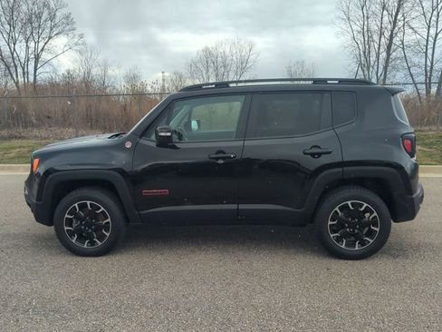 Used 2023 Jeep Renegade Trailhawk w/ Sun/Sound Group AWD/4WD image 6
