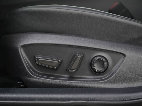 Used 2021 Toyota Camry SE w/ Cold Weather Package image 21