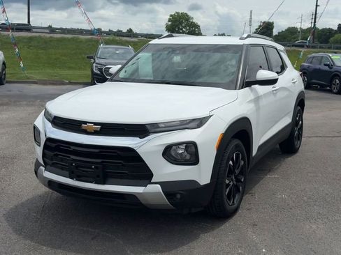 Used 2023 Chevrolet TrailBlazer LT w/ Convenience Package FWD image 2