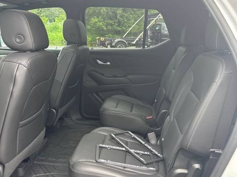 Used 2023 Chevrolet Traverse LT w/ LT Premium Package AWD/4WD image 9