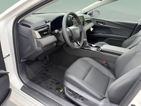 Used 2026 Toyota Camry XLE w/ Premium Plus Package AWD/4WD image 9