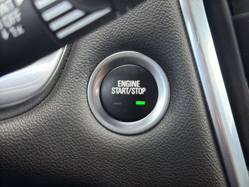 Used 2023 Chevrolet Traverse LT image 26