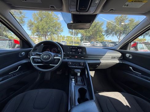 Used 2022 Hyundai Elantra SEL FWD image 18