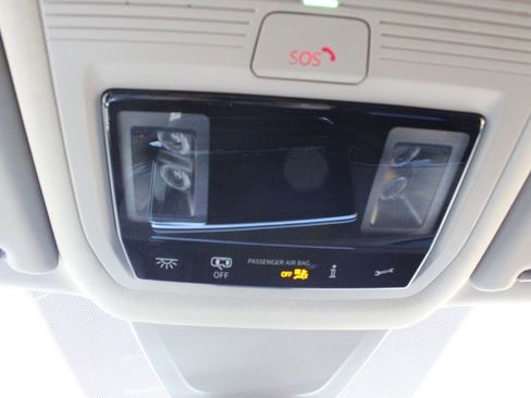 Used 2025 Volkswagen Atlas SE AWD/4WD image 31