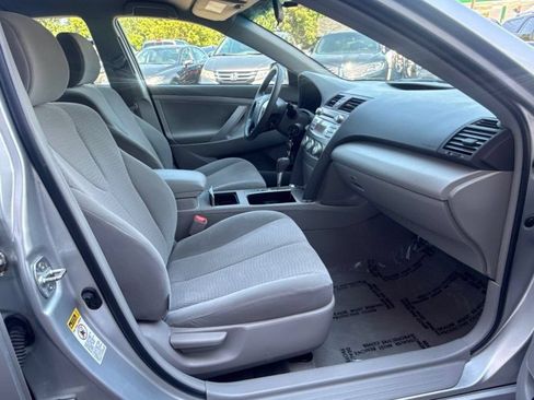 Used 2011 Toyota Camry LE FWD image 17