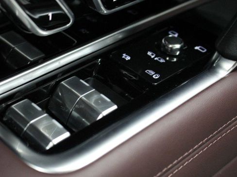 Used 2023 Land Rover Range Rover SE image 20