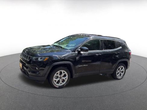 Used 2025 Jeep Compass Latitude AWD/4WD image 8