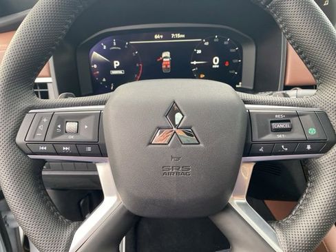 New 2025 Mitsubishi Outlander SEL image 24