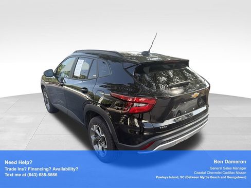 Used 2026 Chevrolet Trax LT FWD image 5