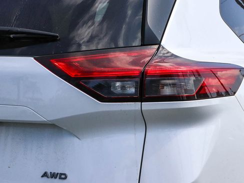 Used 2025 Nissan Rogue SV AWD/4WD image 14