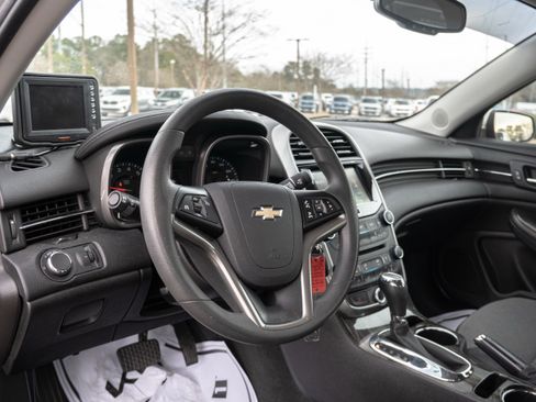 Used 2015 Chevrolet Malibu LT image 24