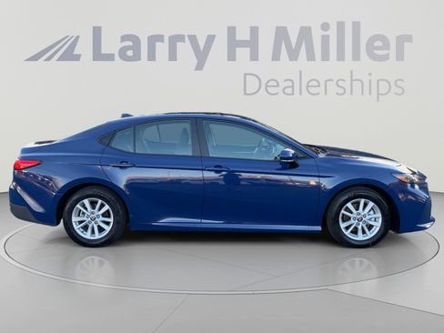 Used 2025 Toyota Camry LE FWD image 6