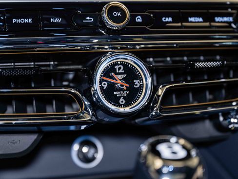 Used 2024 Bentley Flying Spur V8 image 38