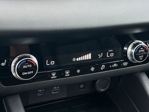 New 2025 Mitsubishi Outlander SE image 22