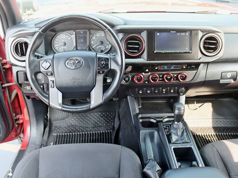 Used 2017 Toyota Tacoma TRD Off-Road AWD/4WD image 19