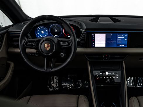 Certified 2025 Porsche Macan 4 Electric image 15