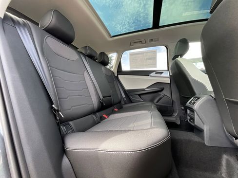 New 2025 Volkswagen Taos SE image 13