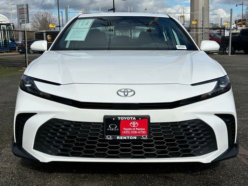Certified 2025 Toyota Camry SE image 2