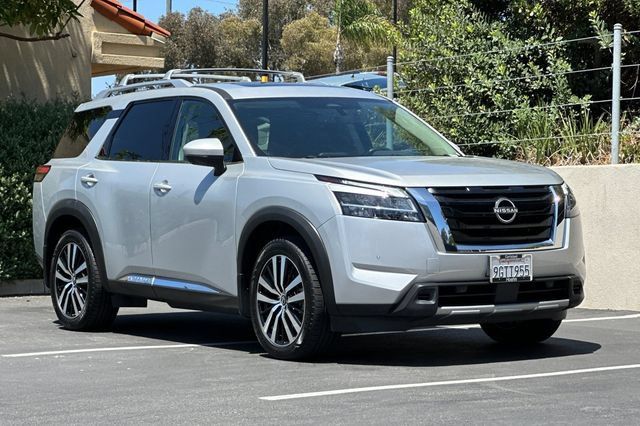 Used 2023 Nissan Pathfinder Platinum FWD image 7