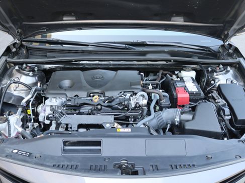 Used 2022 Toyota Camry XLE FWD image 13