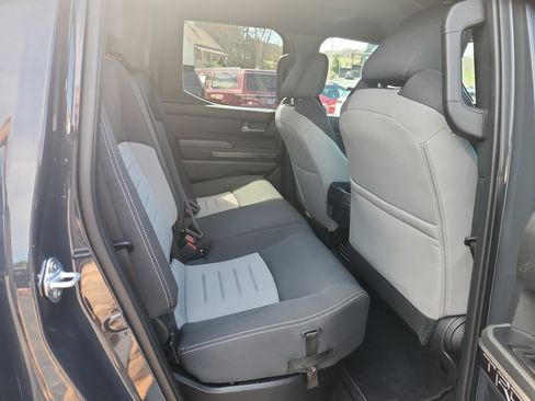 Used 2025 Toyota Tacoma TRD Off-Road image 38