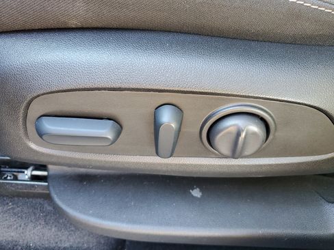 Used 2023 GMC Terrain SLE w/ Driver Convenience Package image 18