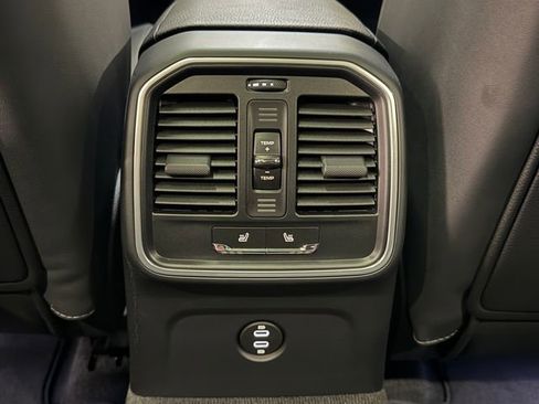 Certified 2025 Porsche Macan image 33