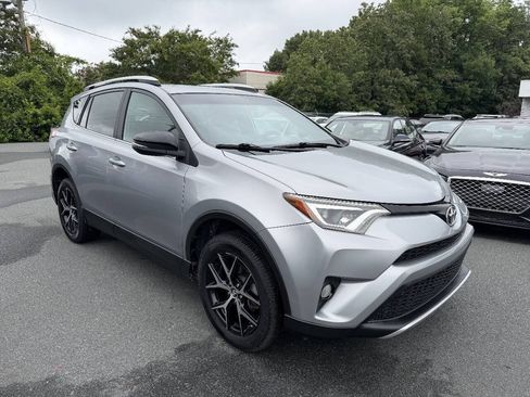 Used 2016 Toyota RAV4 SE FWD image 3
